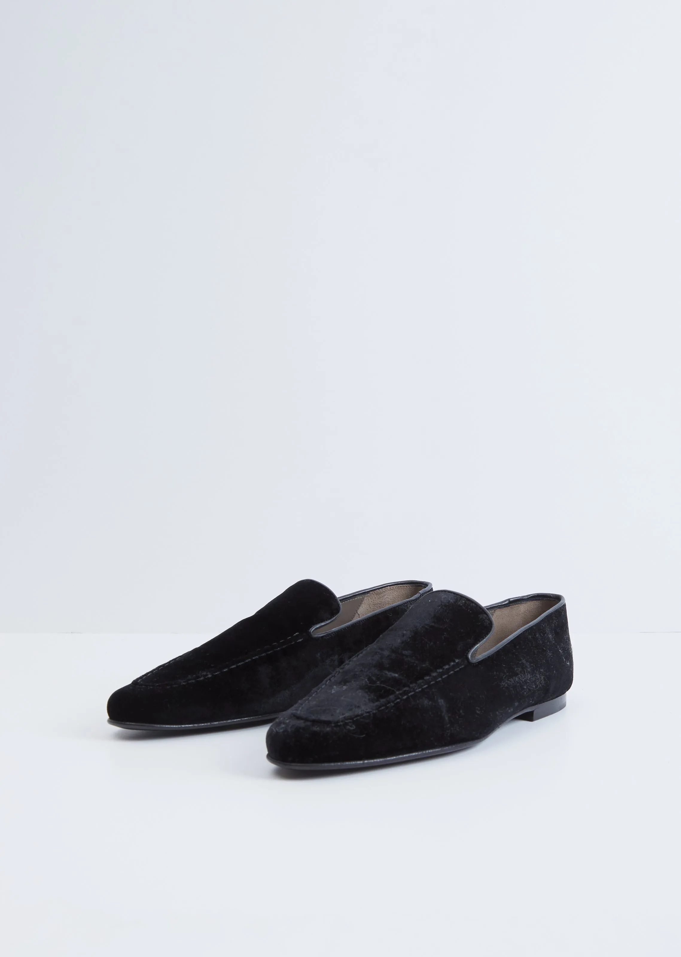 Edmeé Velvet Loafers — Black