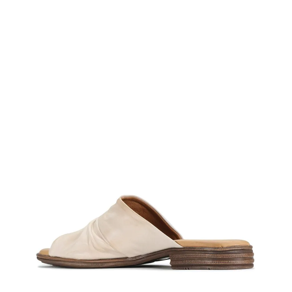 ILO LEATHER  SLIDE SANDALS