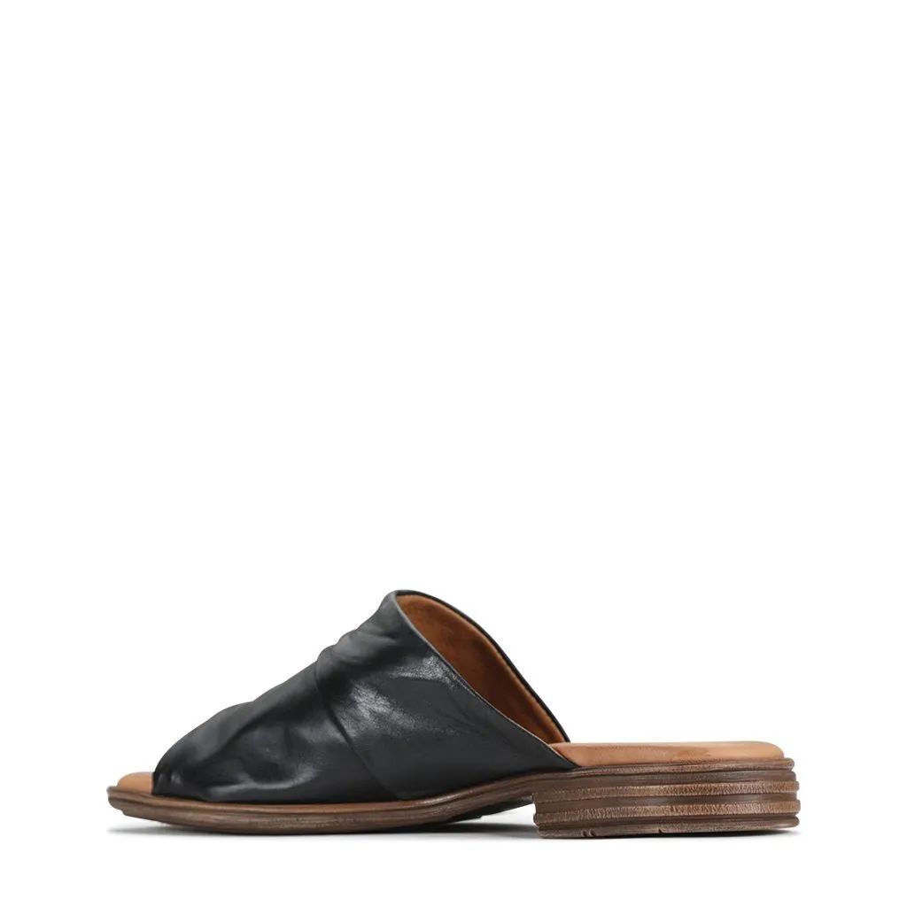 ILO LEATHER  SLIDE SANDALS