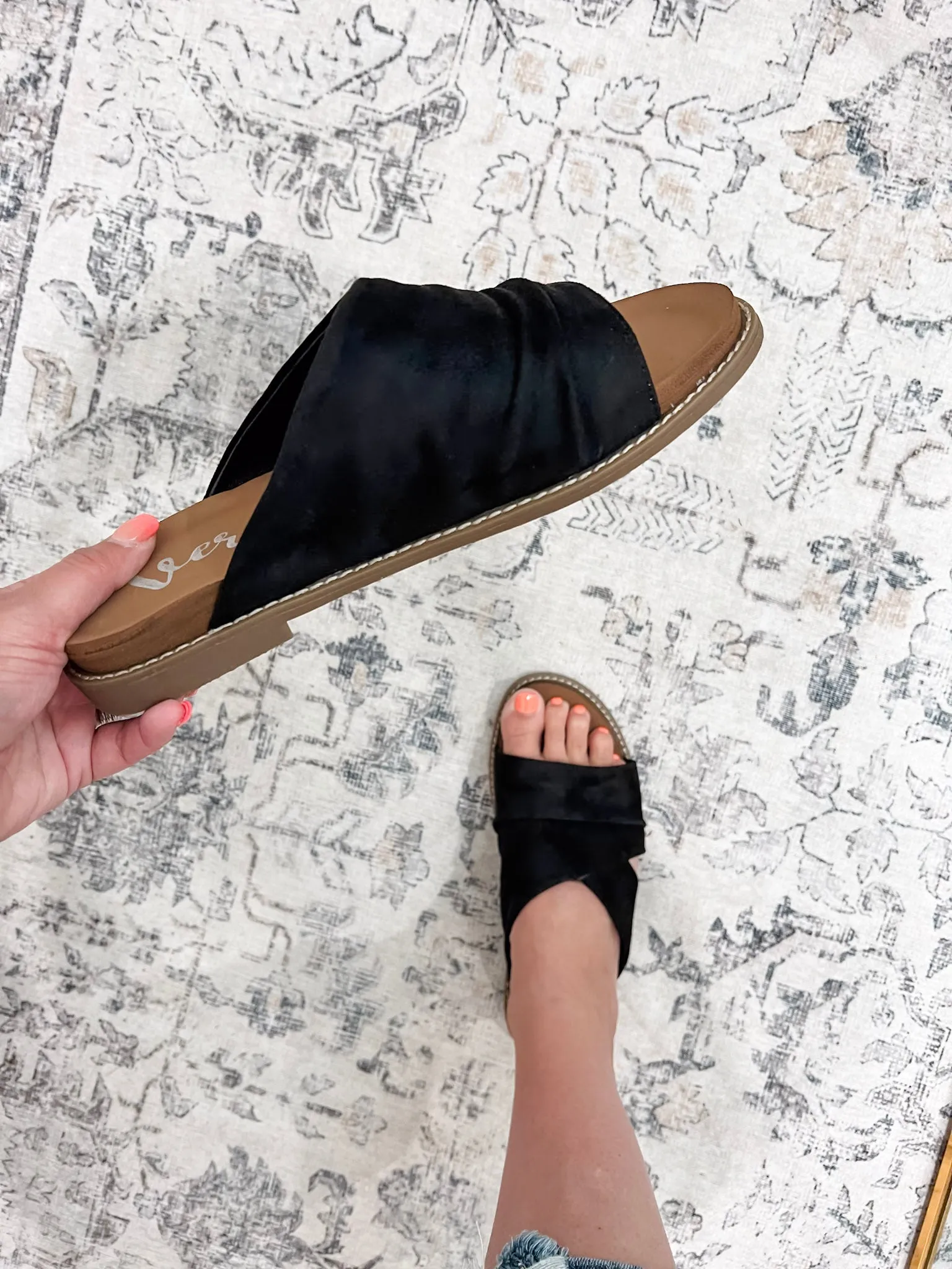 "Jolene" By Very G Slip On Flat Sandal (Black)