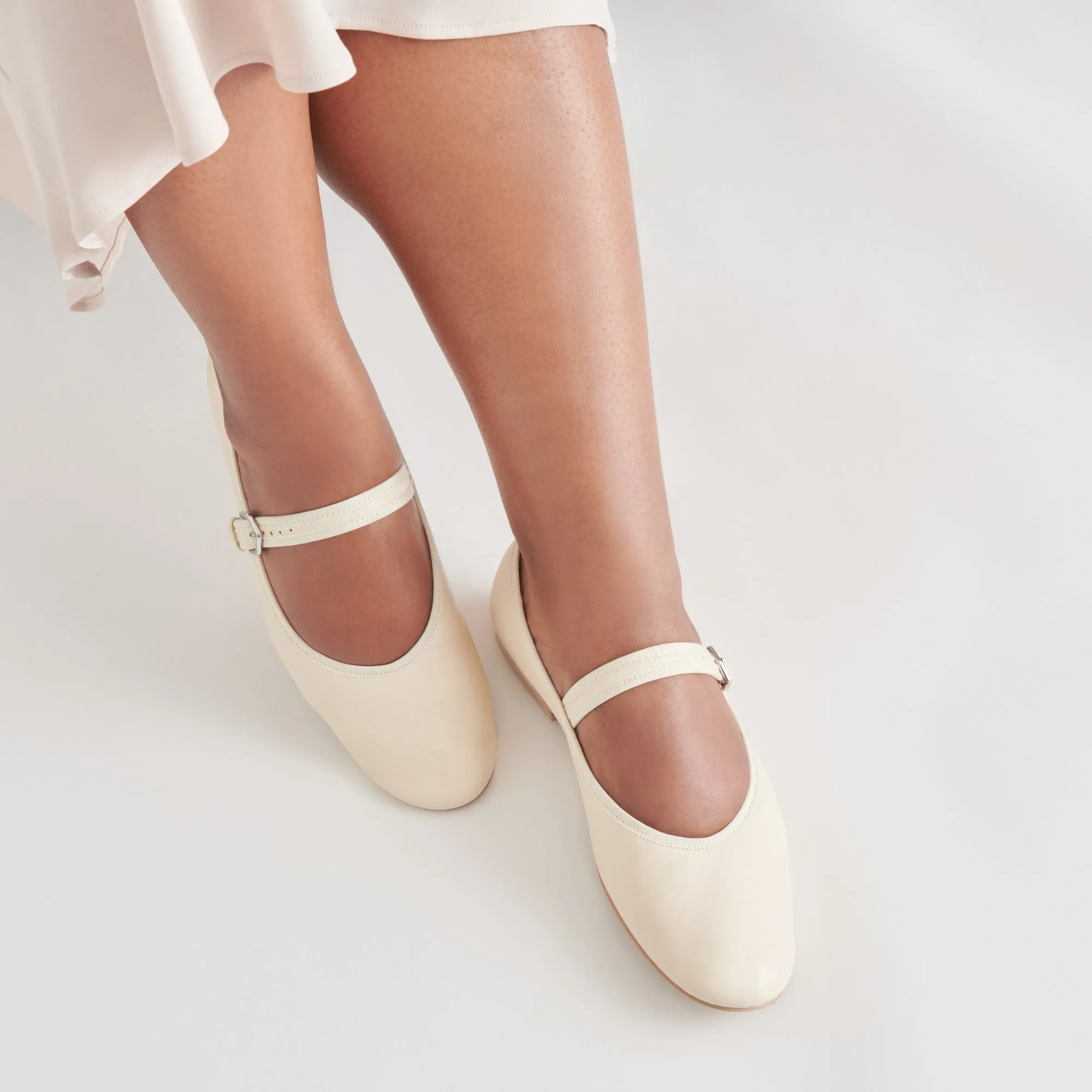 ROSLYN BALLET FLATS CREME LEATHER