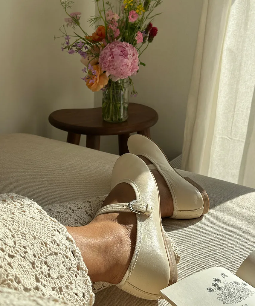 ROSLYN BALLET FLATS CREME LEATHER