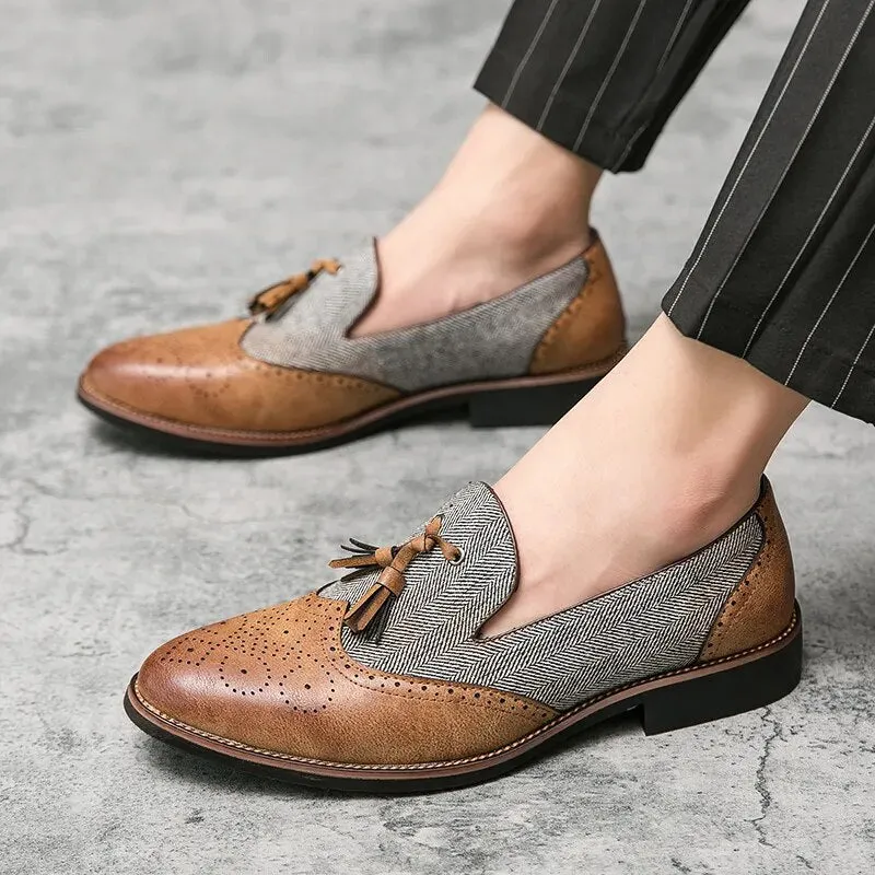 Semi-formal Leather Shoes for Men Tassel Casual Brogue Flats Carved England Men Dress Shoes Men Loafers